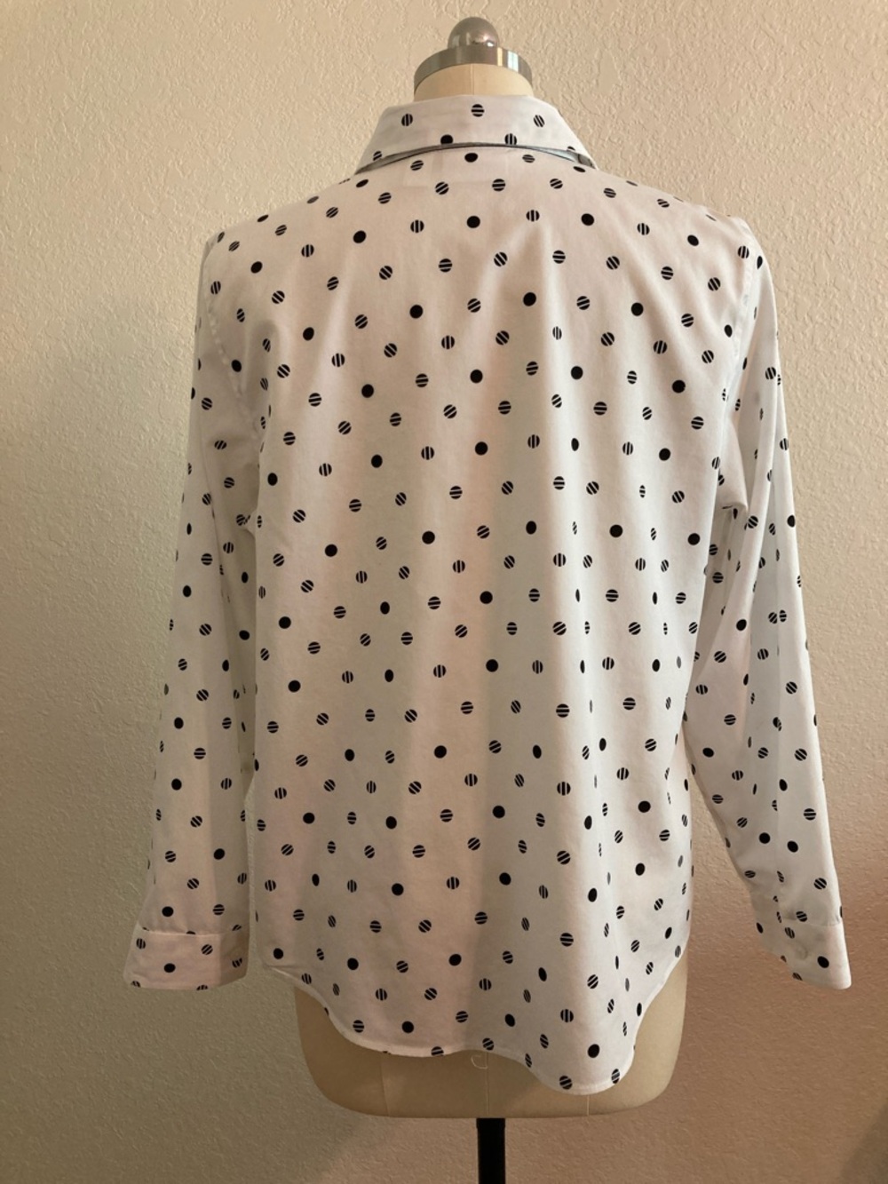 Chico's White Button-Down Shirt with Black Polka Dots - Picture 4 of 12